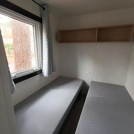 Mobil-home Neuf Sous Les Pins, à Proximité Des Infrastructures *