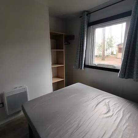 Mobil-home Neuf Sous Les Pins, A Proximite Des Infrastructures キャンプ場 サン・ジュリアン・アン・ボルヌ