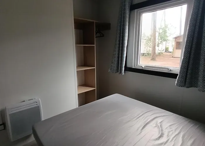 Mobil-home Neuf Sous Les Pins, A Proximite Des Infrastructures 营地 波讷地区圣朱利安